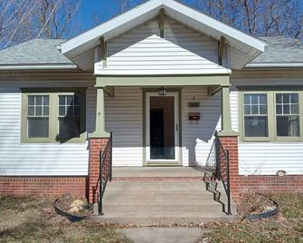 Charming house in Kirksville - Available for Monthly Lease - Kirksville - Budova