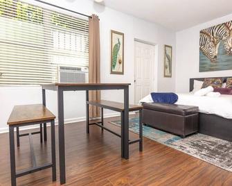 Courtyard Studio Free parking near Wynwood & Design District. - Miami - Bedroom