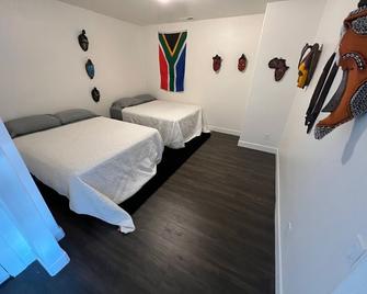 Out of Africa to Sunserra on the Columbia River - Quincy - Bedroom
