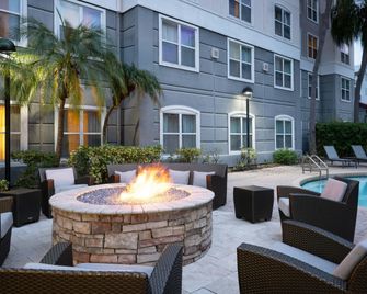Residence Inn by Marriott Tampa Westshore/Airport - Tampa - Hàng hiên