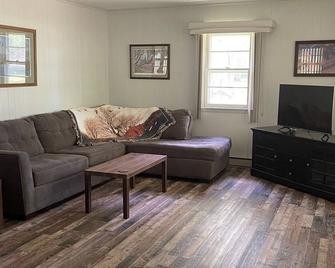 Cozy country setting minutes from Rend Lake - Benton - Sala de estar