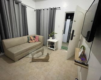 Modern Cozy 3BR Near Air-conditioned & Free Parking - Silang - Sala de estar