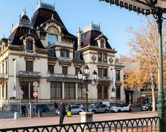 Studio De Thomas - 15 Min Part-Dieu + Parking - Lyon - Outdoors view