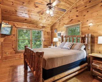 Brave Eagle Cabin - Sevierville - Bedroom