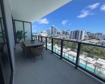 Luxury Miami Beach Condo At 72 Park - Miami Beach - Balcón