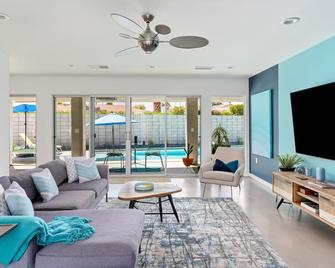 2024 Modernism Tour Home 3 bd 3 bath - Pool, Spa, Tahquitz Creek Golf Course - Palm Springs - Sala de estar