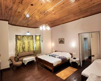 Ivanhoe Hotel (A Heritage Property) - Darjeeling - Bedroom