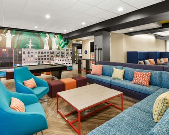 Tru by Hilton Savannah Midtown - Savannah - Lounge