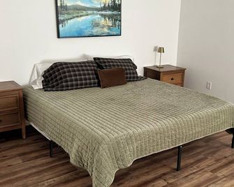 Beautiful 3bedroom 2bath garden level apartment in a prime DeltaJunctionFtGreely - Delta Junction
