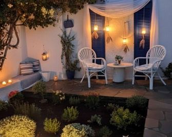Small traditiional home near the shops and restaurants in Korissia, Kea - Ιουλίδα