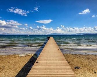 Lakeside Studio Steps from the Beach - Tahoe Vista - Beach