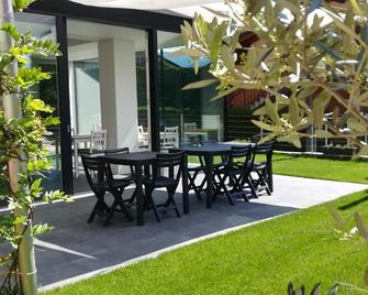Bed and Breakfast Anna - Isera - Patio