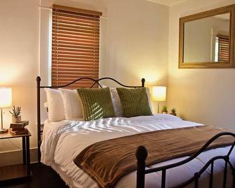 Location , Pets, Parks and Recreation - Akron - Bedroom
