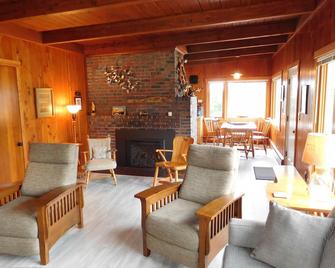 Fantastic Family Home Ocean View Deck, Ping Pong, Games, Sand Box, Near Golf/R - Gearhart - Living room