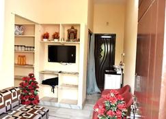 Avn302 - Lovely 1 Bedroom, Ac, Wifi, Kitchen Set - Hyderabad - Sala de estar