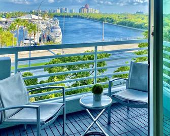 5 Stars Suites by Hilton. Amazing views. - Fort Lauderdale - Balcony