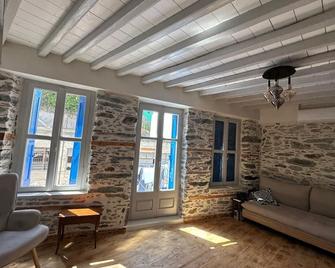 Plomari Nomad House - Plomari - Living room