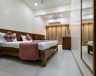 Hotel Suncity Prayagraj - Prayagraj - Bedroom