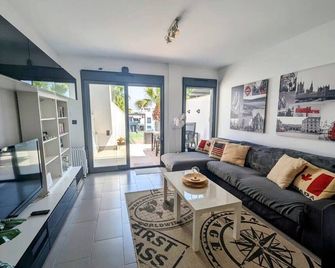 Modern 2 Bed Apt in La Zenia LZ9 - Orihuela - Living room