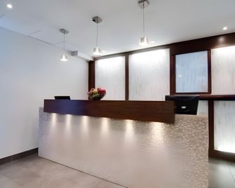 La Tour Belvédère Hotel Apartments - Montreal - Front desk