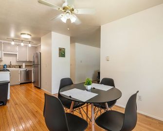 Family-friendly 2BR Home in Lynnwood w Parking - Lynnwood - Спальня