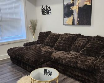 Charming 1-bedroom apartment in Detroit with AC, WiFi - Detroit - Sala de estar
