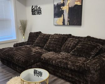 Charming 1-bedroom apartment in Detroit with AC, WiFi - Detroit - Sala de estar