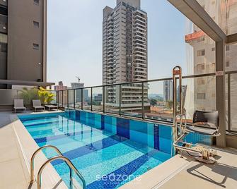 HMO - Estúdios completos em prédio c/ piscina - Sao Paulo - Pool