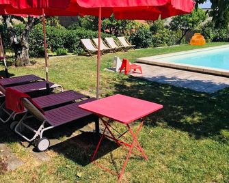 blow of heart, luxurious services, family house, swimming pool, jacuzzi - Melay - Patio