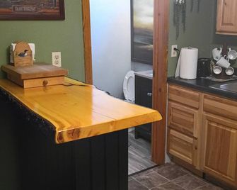 Pleasant cabin with AC in Brainerd - 2 bed. shower ,fridge, fire pit, - Brainerd