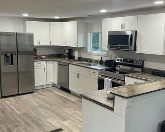 Tc home at World Equestrian Center - Wilmington - Kitchen