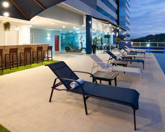 Golden Tulip Porto Vitoria - ויטוריה - בריכה