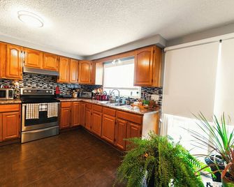 La Chic - Stylish Bedroom With Free Parking And Wifi - Guelph - Kitchen