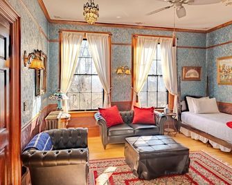 Hancock Historic Bed & Breakfast with Personal Chef Made-to-Order Full Breakfast - Hancock