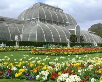Kew Studios and Rooms - Richmond