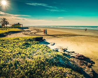 Mar Egeu Arte & Pouso - Peruíbe - Strand