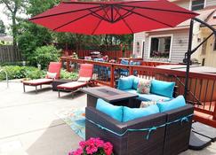 Private Guesthouse with Garage, Pool, Deck and Hot Tub in Fayetteville\/Syracuse - Fayetteville - Innenhof