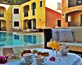 Hotel Monti Di Mola - ארצאקנה