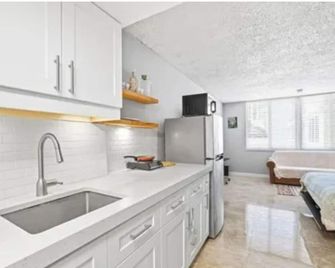 One Step to The Beach - Sunny Isles Beach - Kuchyň