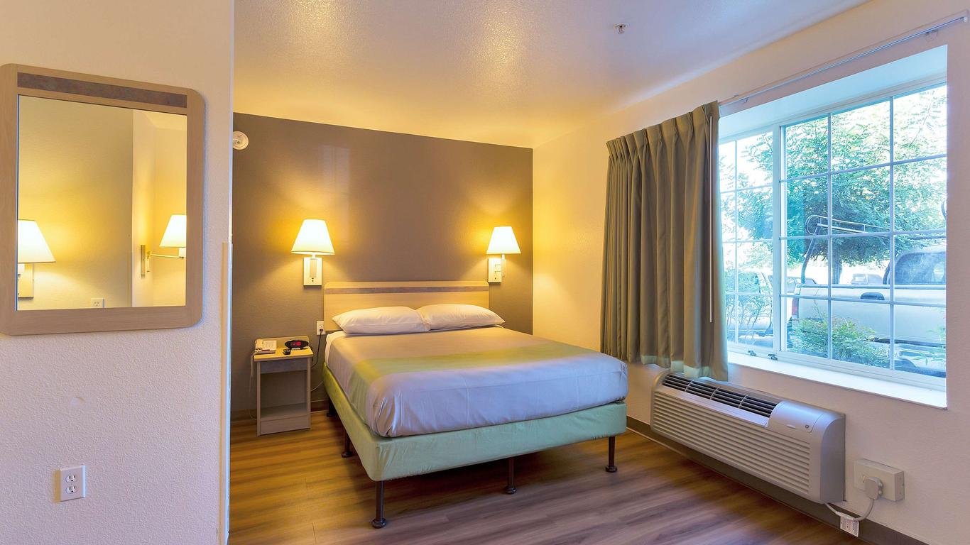 Motel 6 San Francisco Belmont