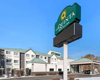 La Quinta Inn & Suites by Wyndham Logan - Logan - Rakennus