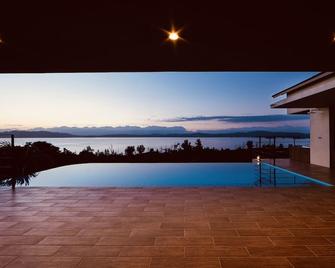 relax kouri villa Rekrrr - Nakijin - Pool