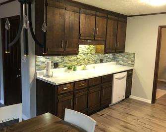 Lakepoint Sports Cartersville Bunkhouse - Cartersville - Cocina