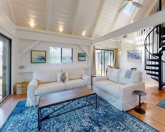 A Golden Retreat -Timbercreek Upper Unit, Dog Friendly, Pool, Kayaks, Marsh/Bhi Creek, Bhi Club+golf - Southport - Obývací pokoj