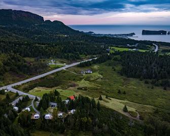 Domes Rocher Percé at Domaine Renard - Perce - Outdoor view