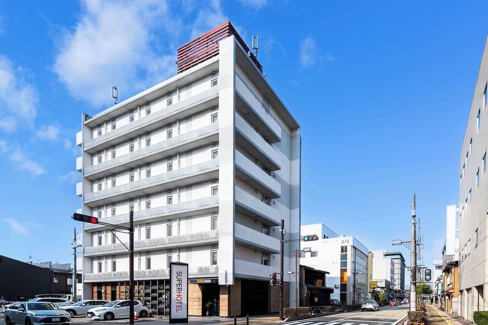 سوبر هوتل هيدا تاكاياما