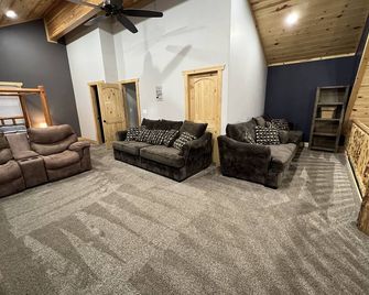 Large Cabin for Family & Friends to Enjoy - Close to many outdoor activities - Duck Creek Village - Living room
