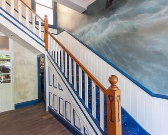 Frisco Hotel - Sydney - Stairs