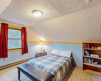 Little Sand Creek Chalet - Sandpoint - Bedroom