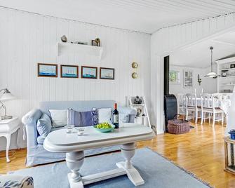 Lovely Home In Kalundborg With Wifi - Kalundborg - Living room
